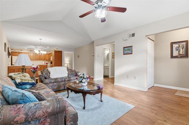 380 Allandale Dr, Bethel Park, PA 15102