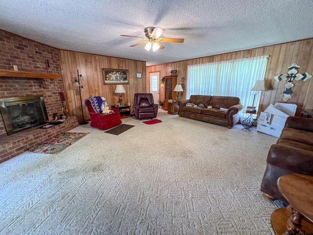 305 FM 1896, Mt Vernon, TX 75457