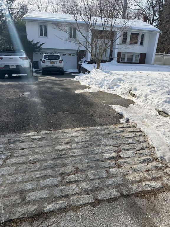 11 Edscho Lane, Commack, NY 11725