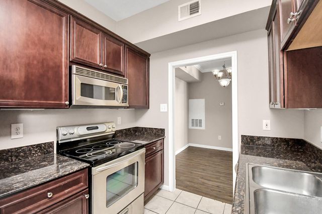 2255 Braeswood Park Drive 102, Houston, TX 77030