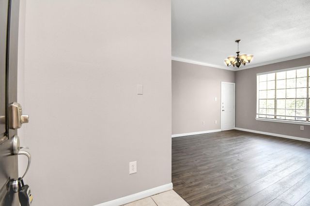 2255 Braeswood Park Drive 102, Houston, TX 77030