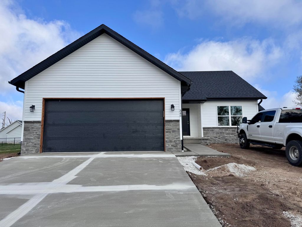 345 Division Street, Sparta, MO 65753