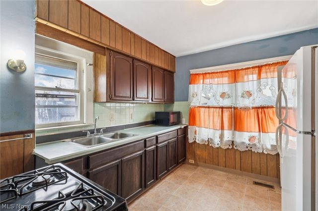 3612 Daisy Avenue, Cleveland, OH 44109
