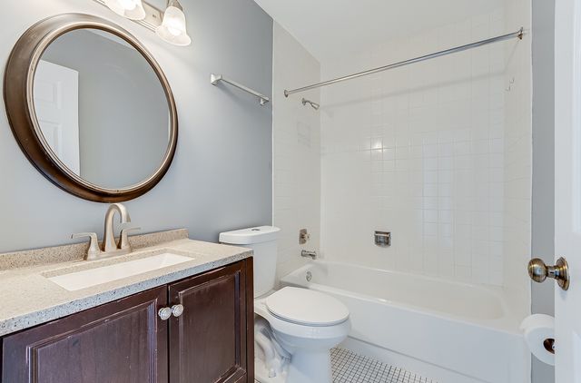 190 S Waters Edge Drive 302, Glendale Heights, IL 60139