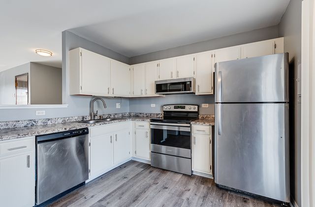 190 S Waters Edge Drive 302, Glendale Heights, IL 60139