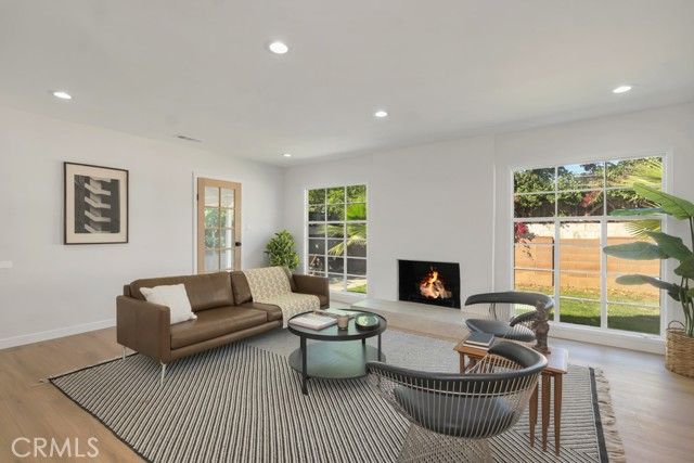 16125 Haynes Street, Van Nuys (los Angeles), CA 91406