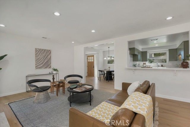 16125 Haynes Street, Van Nuys (los Angeles), CA 91406