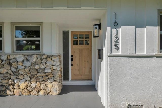 16125 Haynes Street, Van Nuys (los Angeles), CA 91406