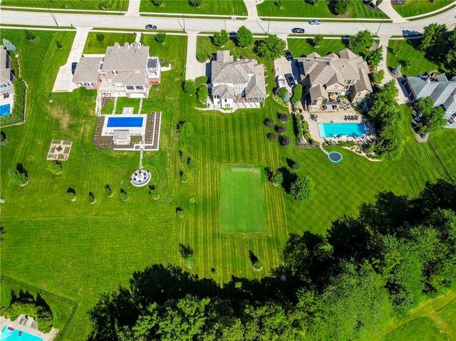 10502 N Willow Avenue, Kansas City, MO 64157