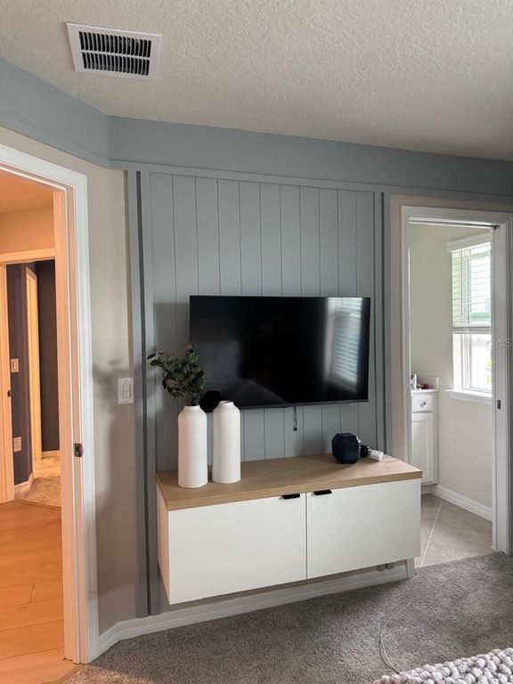 Image 14 of property listing at 15882 CAPE CORAL LOOP, Clermont, FL 34714