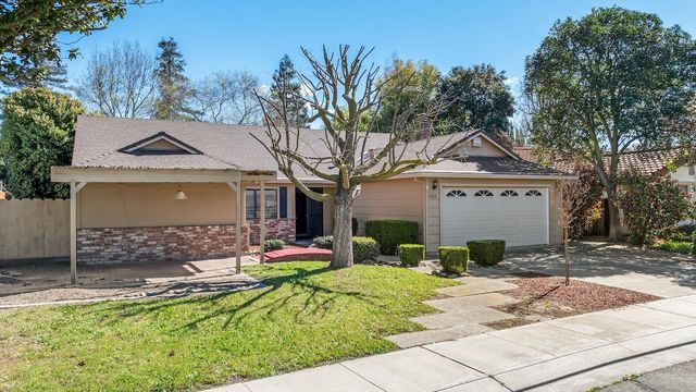 1460 Ridgecrest Dr, Manteca, CA 95336