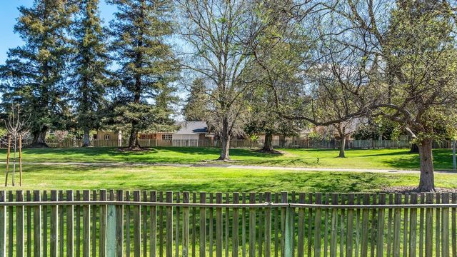 1460 Ridgecrest Dr, Manteca, CA 95336