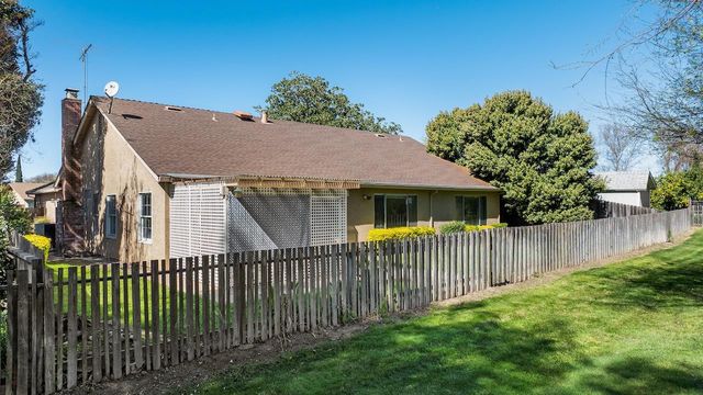 1460 Ridgecrest Dr, Manteca, CA 95336