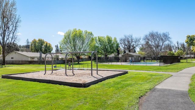 1460 Ridgecrest Dr, Manteca, CA 95336