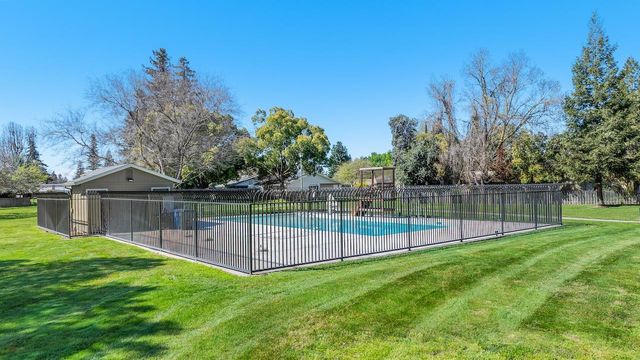 1460 Ridgecrest Dr, Manteca, CA 95336