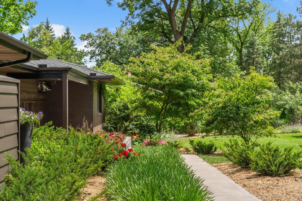 549 Turnpike Road, Golden Valley, MN 55416 — photo 3