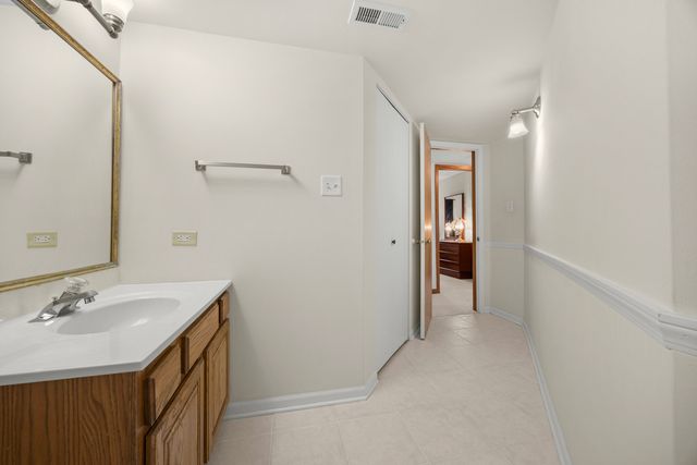 6413 Oak Forest Avenue 1S, Tinley Park, IL 60477