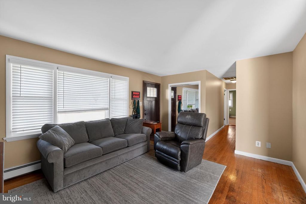 Image 11 of property listing at 10386 GORMAN RD, Laurel, MD 20723