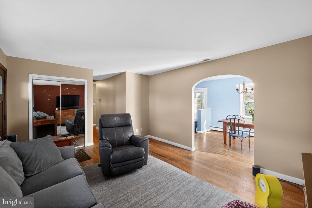 Image 12 of property listing at 10386 GORMAN RD, Laurel, MD 20723