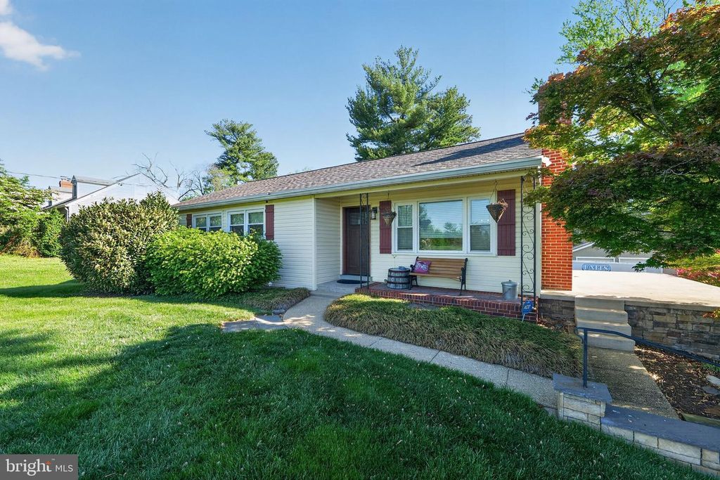 Image 6 of property listing at 10386 GORMAN RD, Laurel, MD 20723