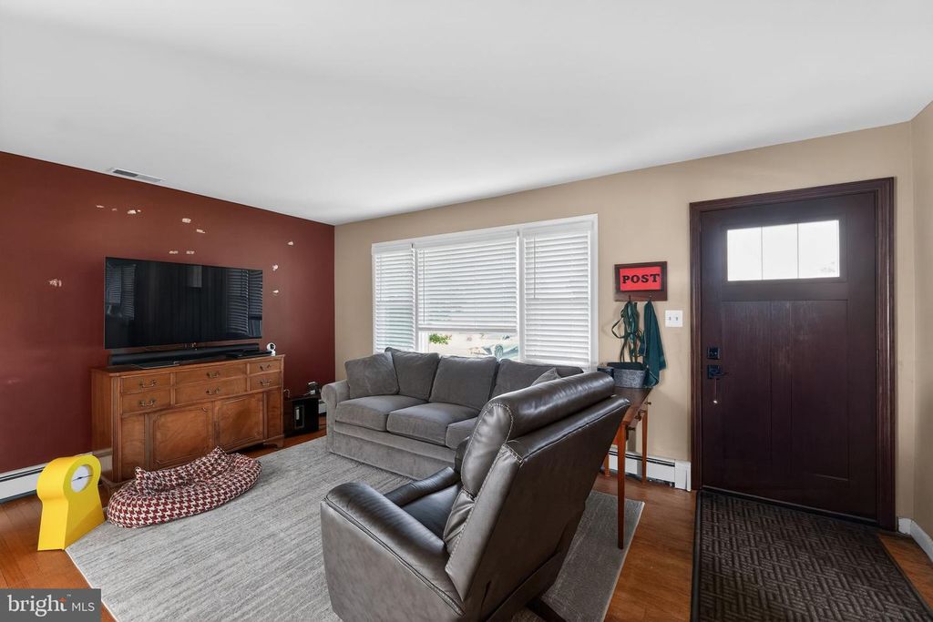 Image 9 of property listing at 10386 GORMAN RD, Laurel, MD 20723