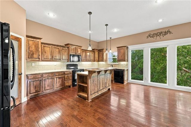 4957 S Park Ridge Drive, Independence, MO 64015