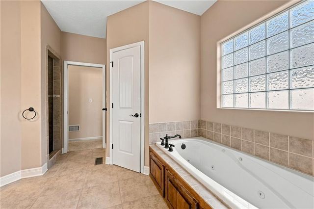 4957 S Park Ridge Drive, Independence, MO 64015