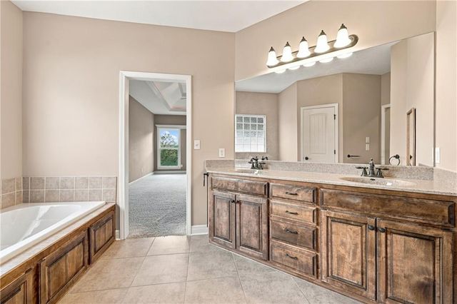 4957 S Park Ridge Drive, Independence, MO 64015