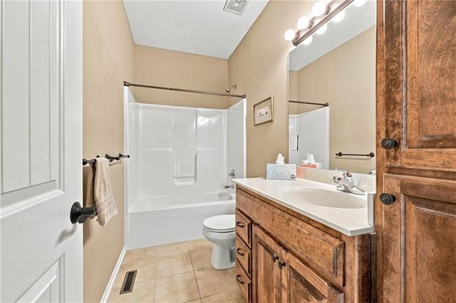 4957 S Park Ridge Drive, Independence, MO 64015
