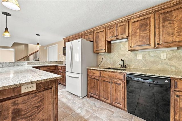 4957 S Park Ridge Drive, Independence, MO 64015