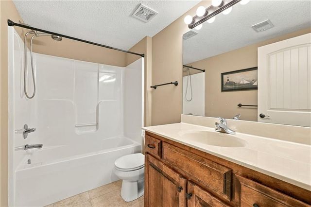 4957 S Park Ridge Drive, Independence, MO 64015