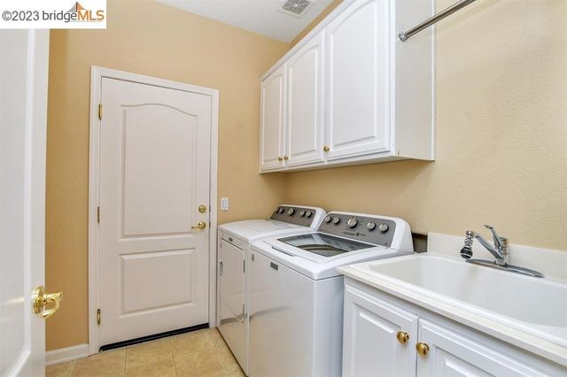 935 Centennial Dr, Brentwood, CA 94513