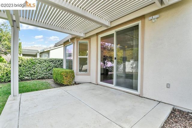 935 Centennial Dr, Brentwood, CA 94513