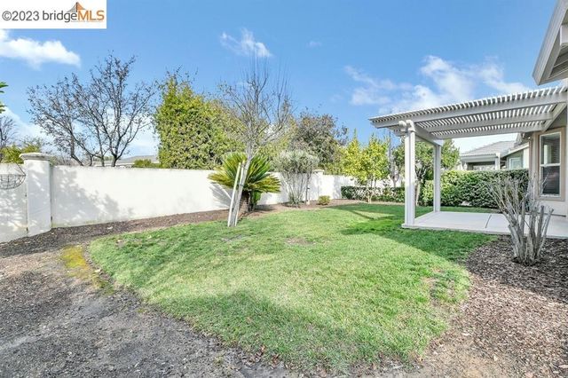 935 Centennial Dr, Brentwood, CA 94513