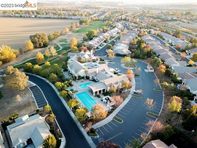 935 Centennial Dr, Brentwood, CA 94513