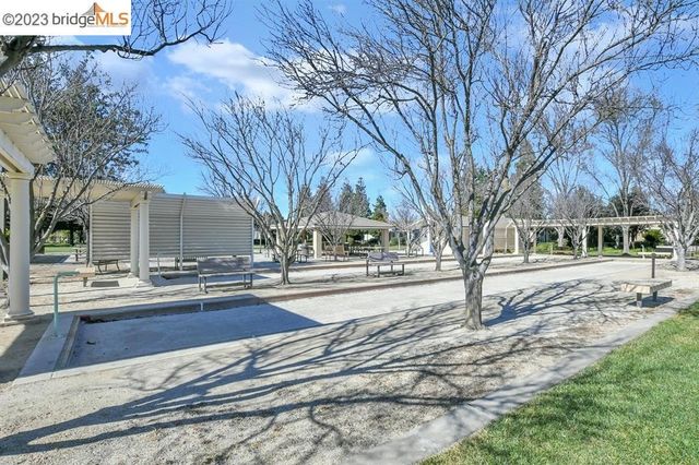 935 Centennial Dr, Brentwood, CA 94513