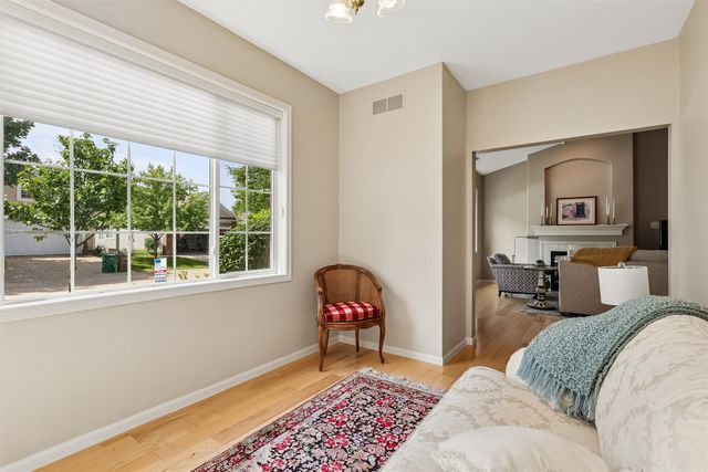 1725 S 50th Street 802, West Des Moines, IA 50265