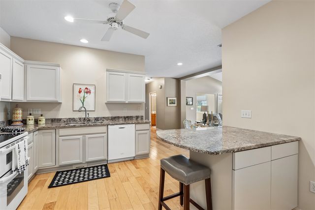 1725 S 50th Street 802, West Des Moines, IA 50265