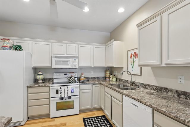1725 S 50th Street 802, West Des Moines, IA 50265