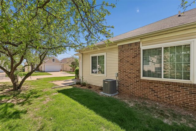 1725 S 50th Street 802, West Des Moines, IA 50265