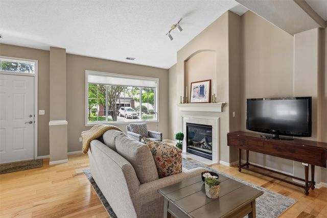 1725 S 50th Street 802, West Des Moines, IA 50265
