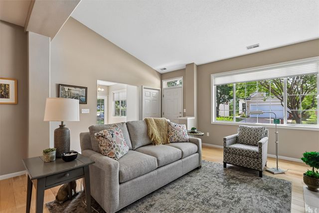 1725 S 50th Street 802, West Des Moines, IA 50265