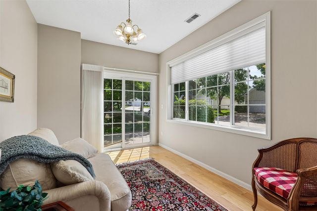 1725 S 50th Street 802, West Des Moines, IA 50265