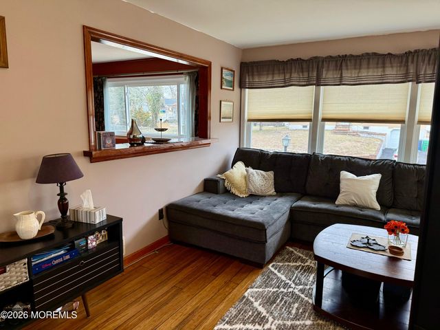 25 Adelphi Road, Toms River, NJ 08757