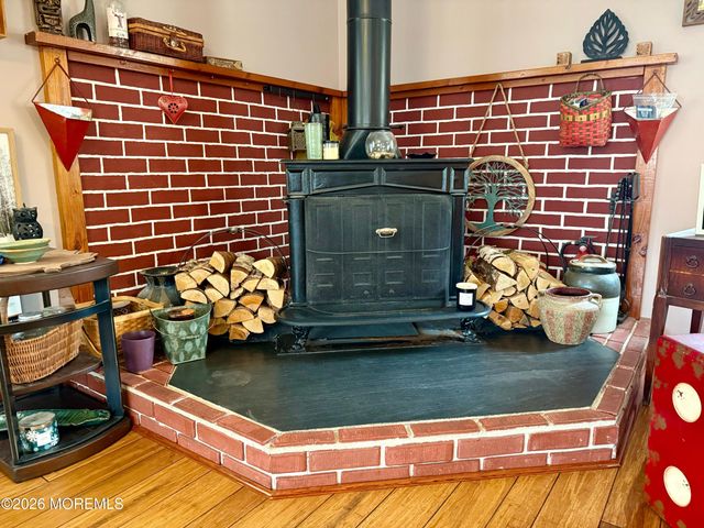 25 Adelphi Road, Toms River, NJ 08757