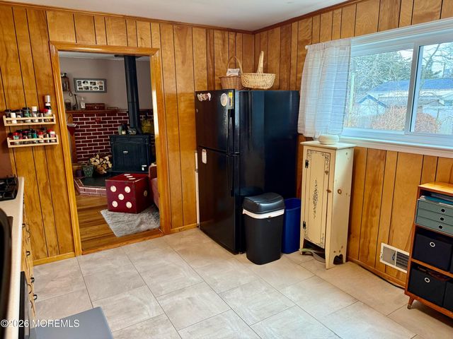 25 Adelphi Road, Toms River, NJ 08757