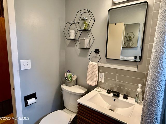 25 Adelphi Road, Toms River, NJ 08757