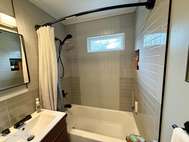 25 Adelphi Road, Toms River, NJ 08757