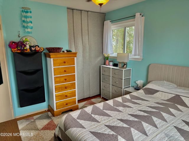 25 Adelphi Road, Toms River, NJ 08757