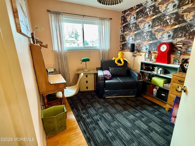 25 Adelphi Road, Toms River, NJ 08757